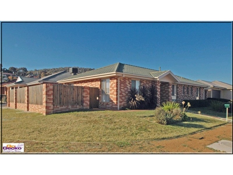 20 Unwin Avenue, Jerrabomberra NSW 2619