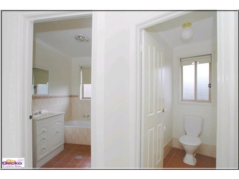 10 english grove, Jerrabomberra NSW 2619