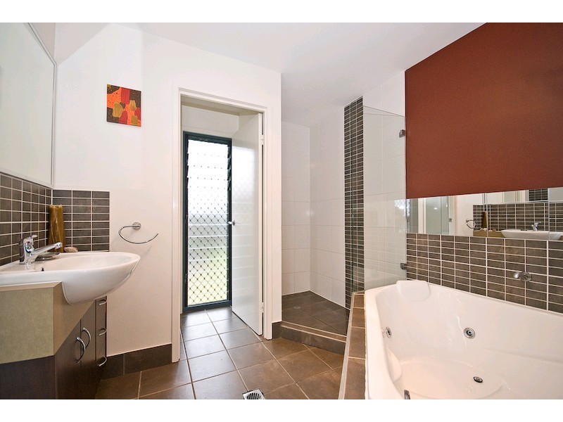 9 Ladners Court, Petrie QLD 4502