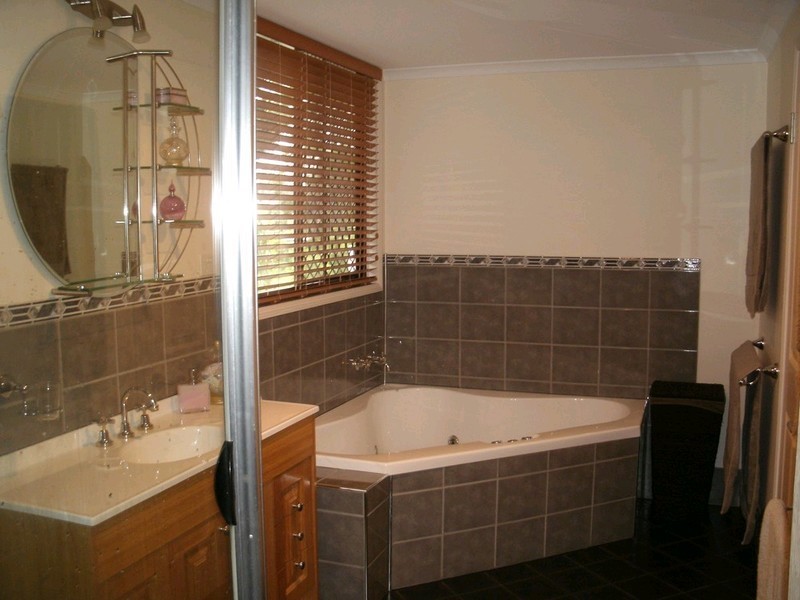 6 Lindfield Drive, Petrie QLD 4502