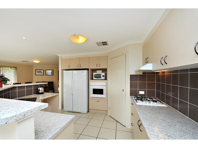 2 Paulette Court, Cashmere QLD 4500