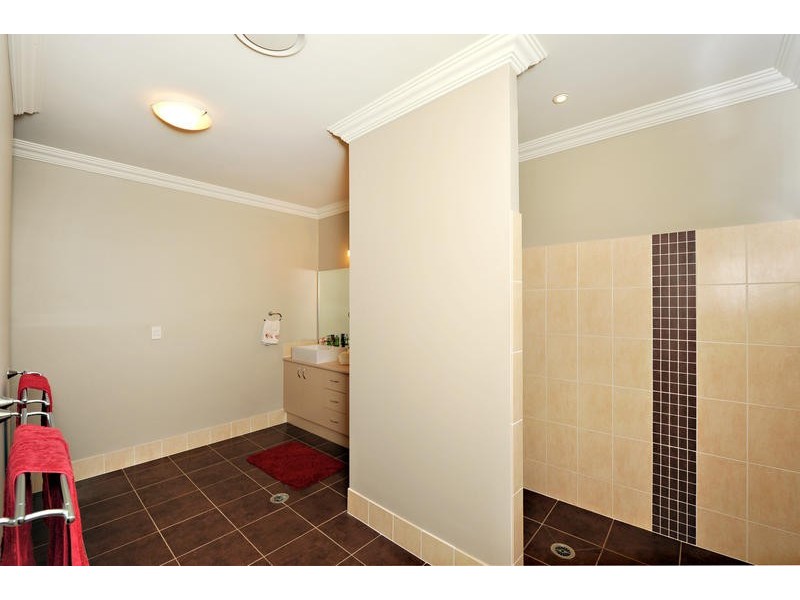 127 Corvus Drive, Cashmere QLD 4500