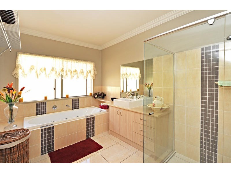 127 Corvus Drive, Cashmere QLD 4500