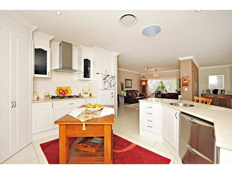 127 Corvus Drive, Cashmere QLD 4500