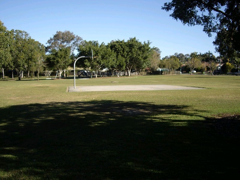 2/60 Rue Montaigne, Petrie QLD 4502