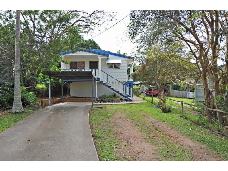 4 Connors Street, Petrie QLD 4502