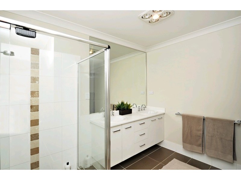 11 Lawson Close, Petrie QLD 4502