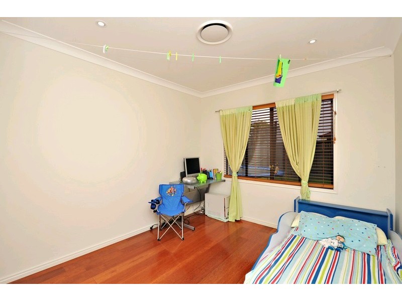 11 Lawson Close, Petrie QLD 4502