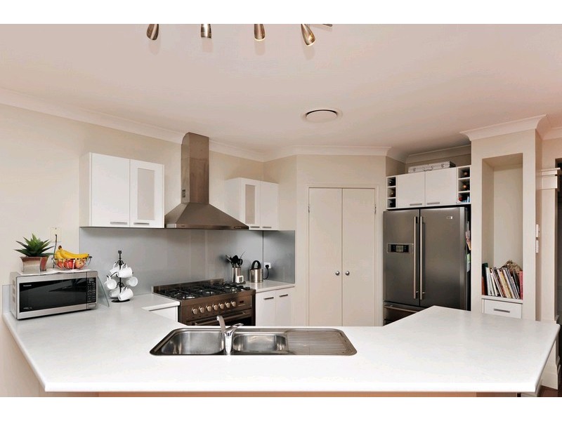 11 Lawson Close, Petrie QLD 4502