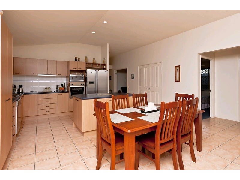 10 Tudor Close, Petrie QLD 4502
