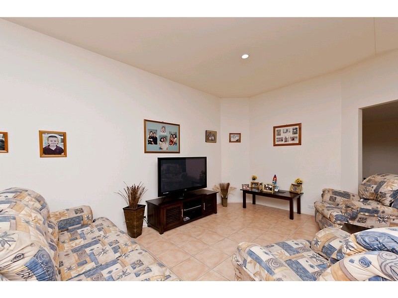 10 Tudor Close, Petrie QLD 4502