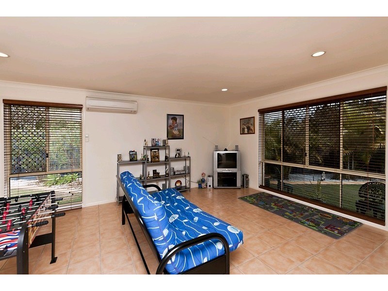 10 Tudor Close, Petrie QLD 4502