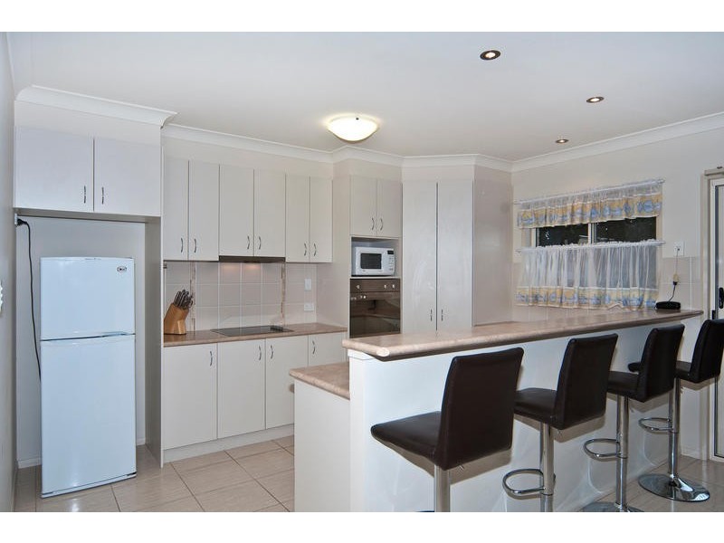 2/180a Jellicoe Street, Newtown QLD 4350