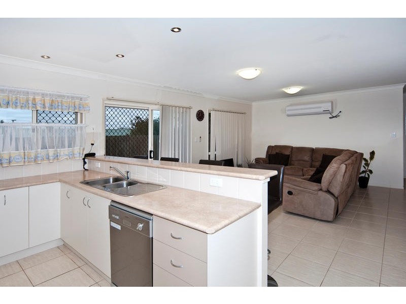 2/180a Jellicoe Street, Newtown QLD 4350