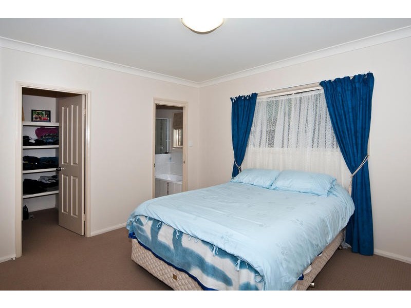 2/180a Jellicoe Street, Newtown QLD 4350