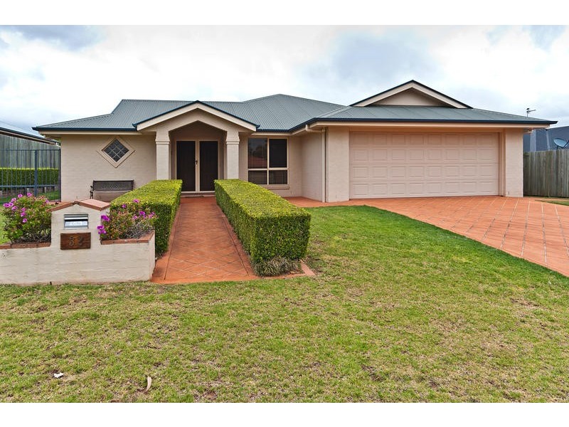 32 Ward Street, Middle Ridge QLD 4350