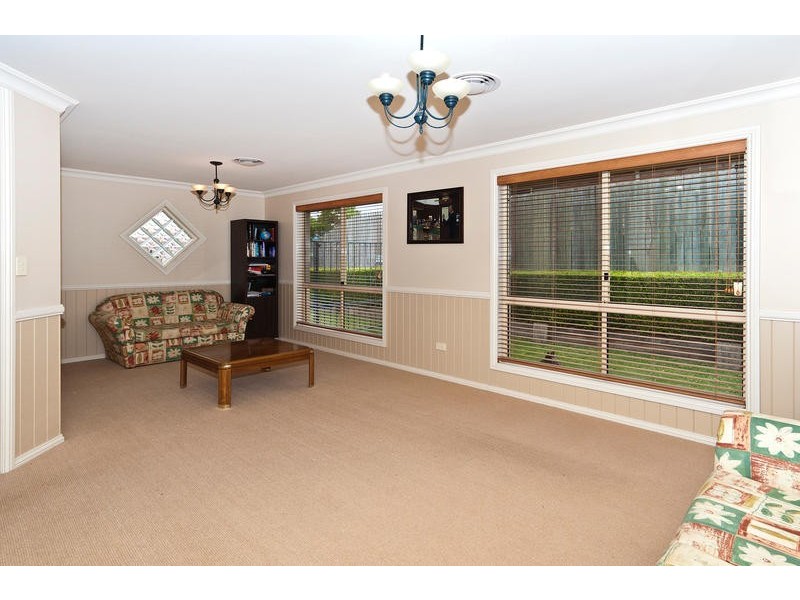 32 Ward Street, Middle Ridge QLD 4350