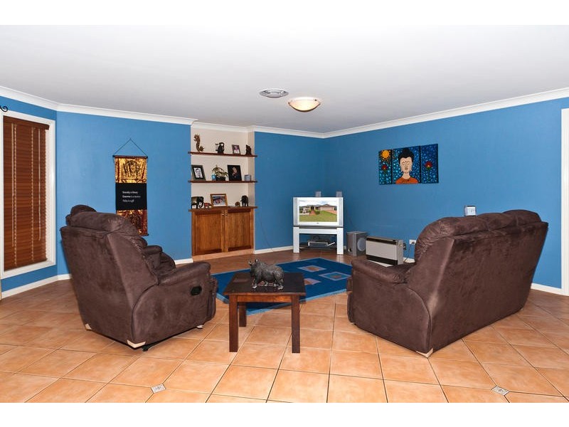 32 Ward Street, Middle Ridge QLD 4350