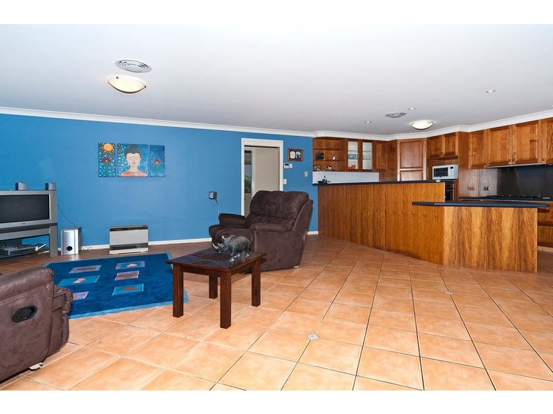 32 Ward Street, Middle Ridge QLD 4350