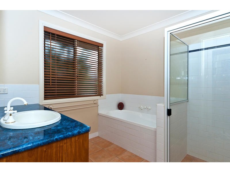 32 Ward Street, Middle Ridge QLD 4350