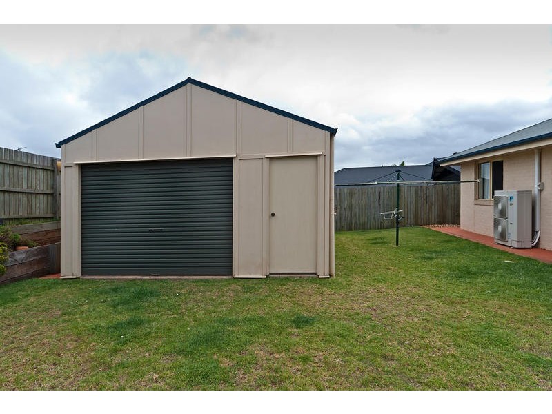 32 Ward Street, Middle Ridge QLD 4350