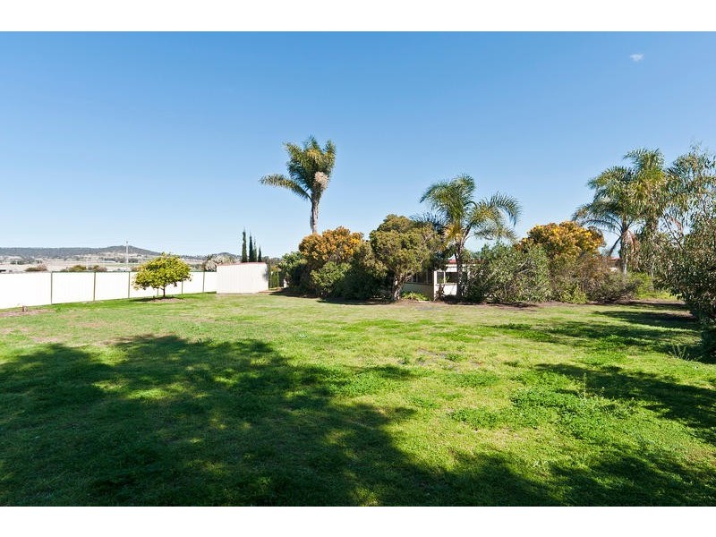 8 Hanna Court, Westbrook QLD 4350