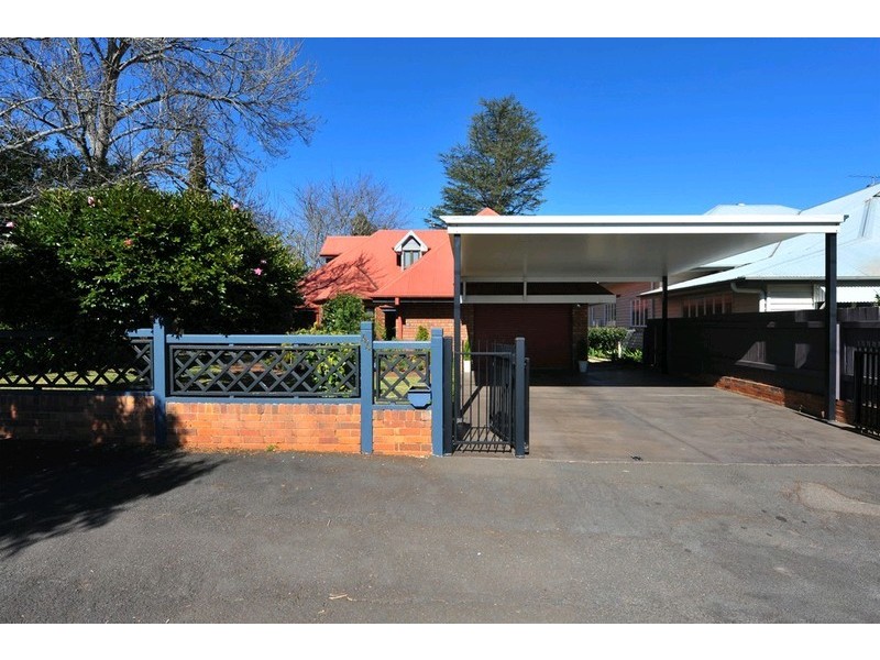 44 Bridge Street, East Toowoomba QLD 4350
