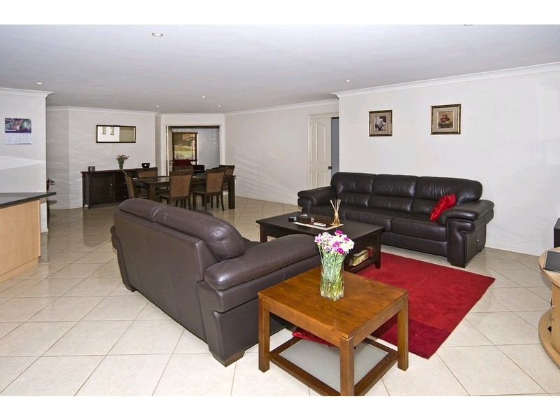 13 Saba Court, Middle Ridge QLD 4350