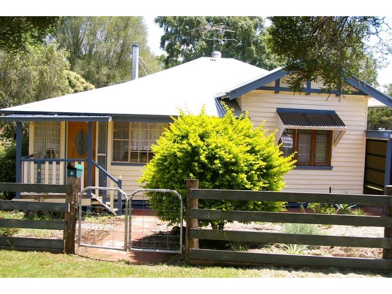 19 Swallow Court, Newtown QLD 4350