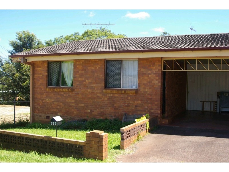2/5 Perkins Street, Toowoomba QLD 4350