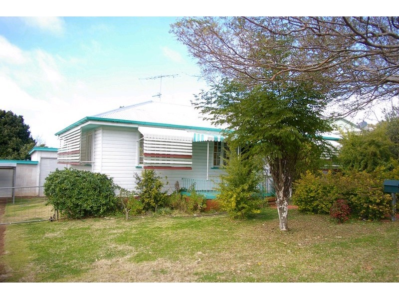 18 Hillside Street, Toowoomba City QLD 4350
