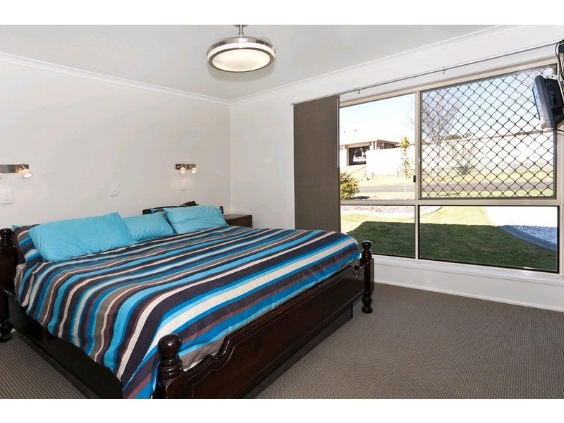 15 Poinsettia Court, Middle Ridge QLD 4350