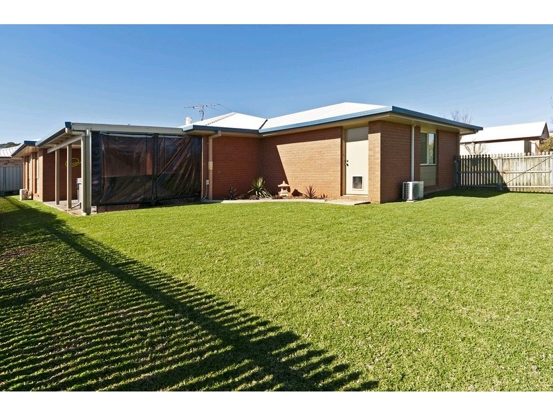 15 Poinsettia Court, Middle Ridge QLD 4350