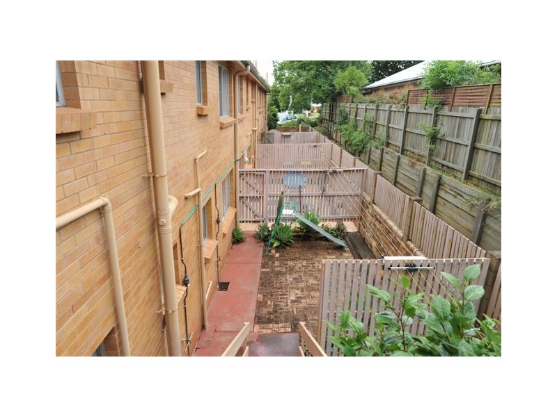 5/18 Glendower Street, Mount Lofty QLD 4350