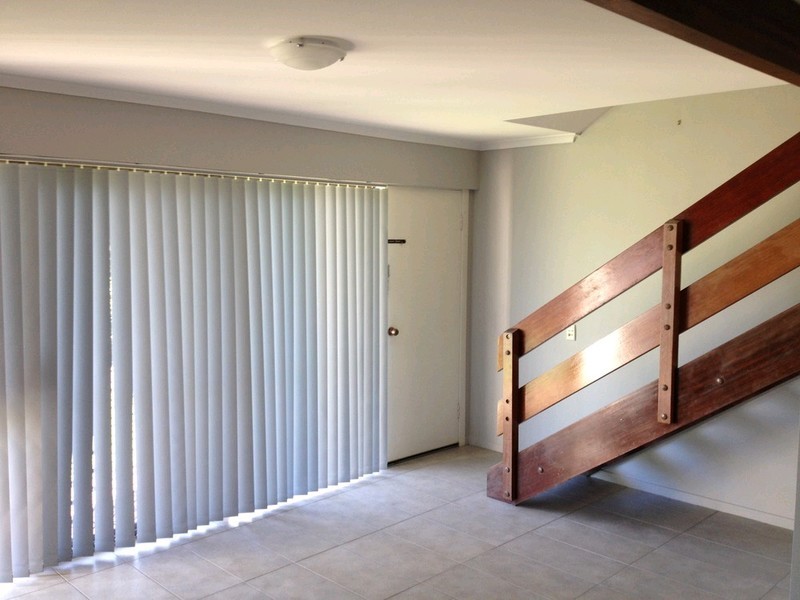 2/2 Benjamin Street, Mount Lofty QLD 4350