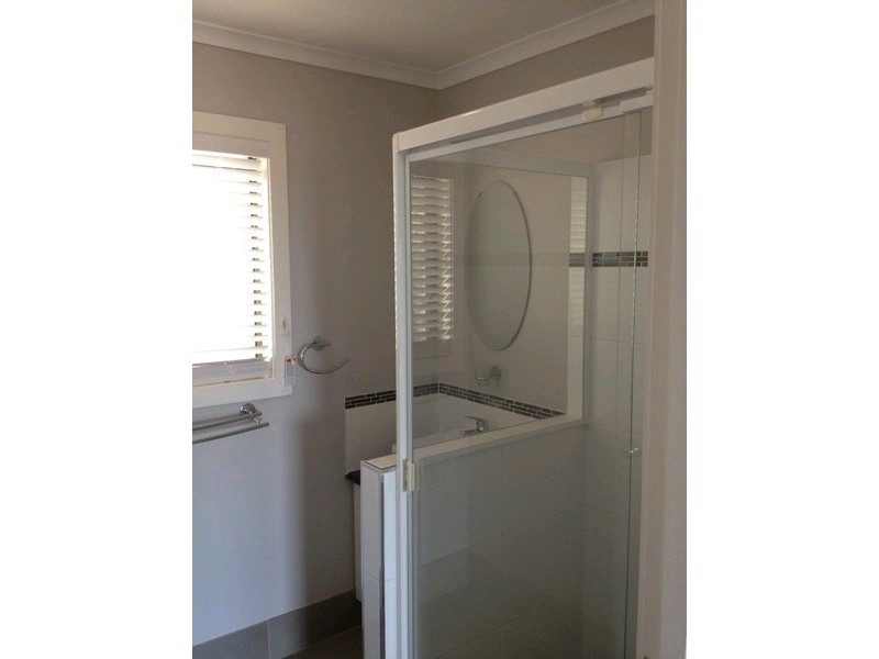 2/2 Benjamin Street, Mount Lofty QLD 4350