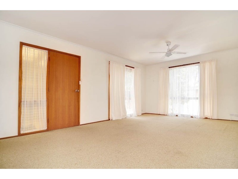 33 Summerville Crescent, Florey ACT 2615