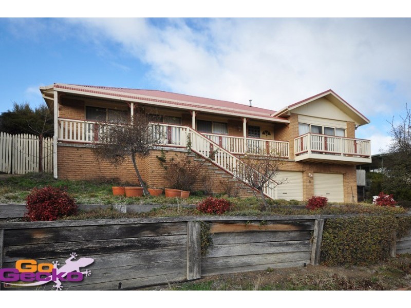 8 Callaway Crescent, Gordon ACT 2906