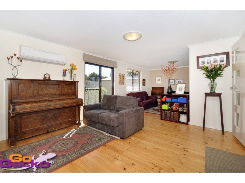 8 Habgood Place, Kambah ACT 2902