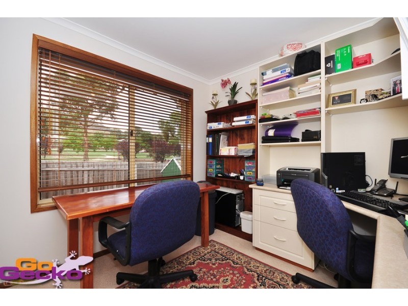 7 Menzies Court, Banks ACT 2906