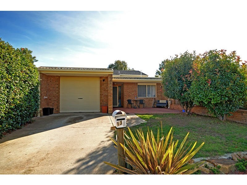 13 Thomas Hart Street, Banks ACT 2906
