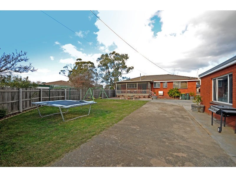 14 Lindrum Crescent, Holt ACT 2615