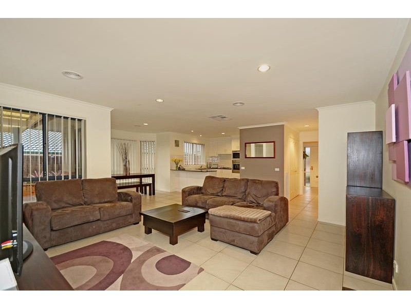 9 Betty Maloney Crescent, Banks ACT 2906