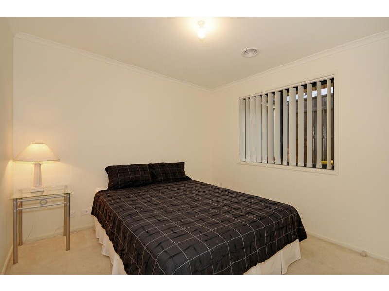 9 Betty Maloney Crescent, Banks ACT 2906