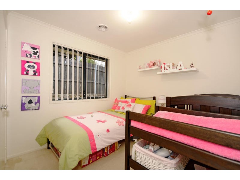 9 Betty Maloney Crescent, Banks ACT 2906