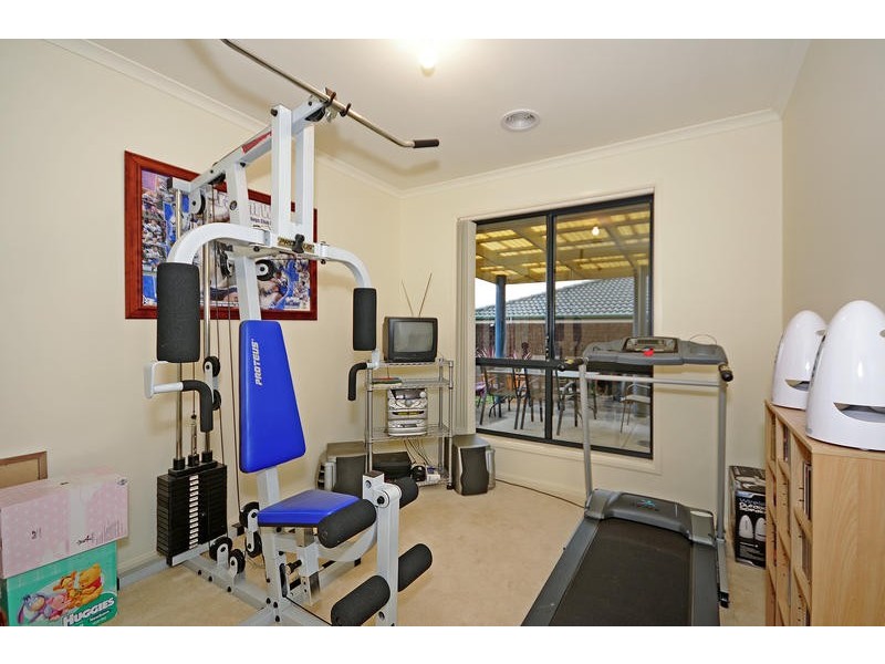 9 Betty Maloney Crescent, Banks ACT 2906