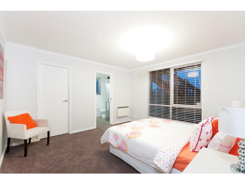 18 Cuthbertson Crescent, Oxley ACT 2903