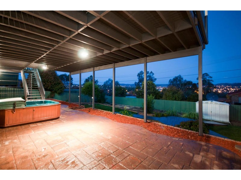 18 Cuthbertson Crescent, Oxley ACT 2903