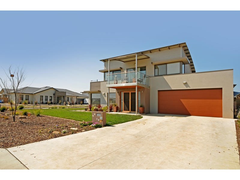 24 Helen Leonard Crescent, Forde ACT 2914