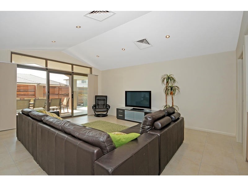 24 Helen Leonard Crescent, Forde ACT 2914